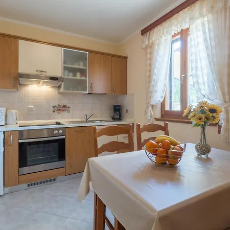 With Parking Space Tar, Porec - 13245 شقة *
