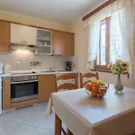 With Parking Space Tar, Porec - 13245 شقة *