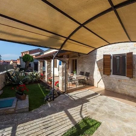 With Parking Space Tar, Porec - 13245 דירה *