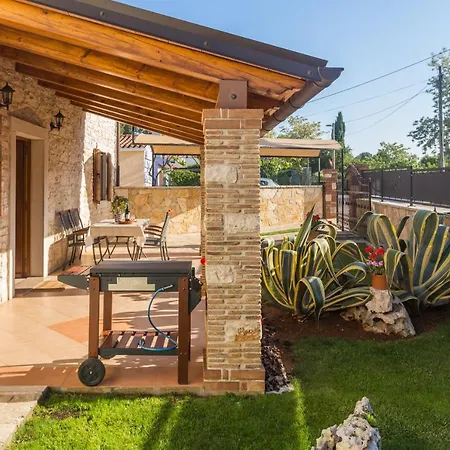 With Parking Space Tar, Porec - 13245 Appartement *