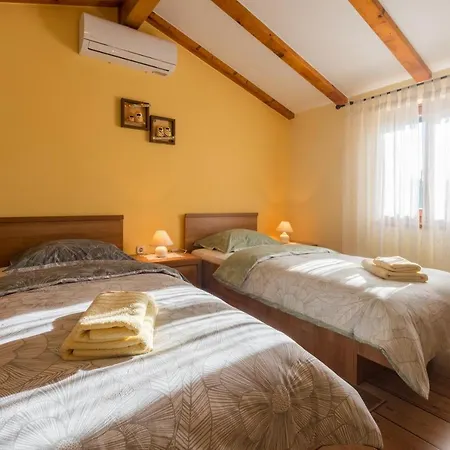 With A Parking Space Tar, Porec - 13245 Apartment