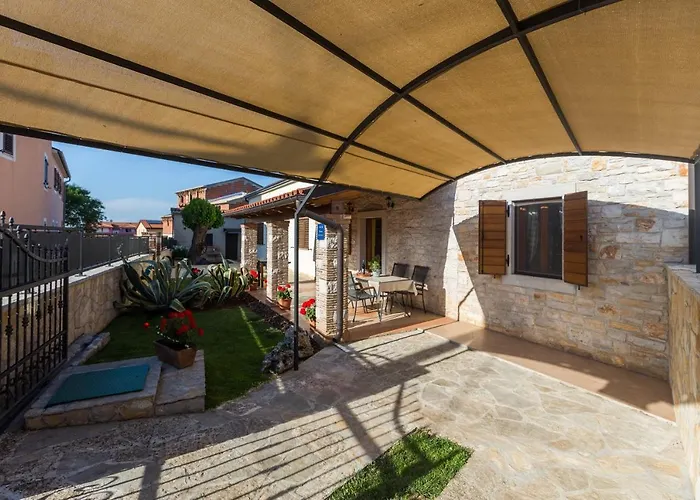 With Parking Space Tar, Porec - 13245 Appartement *