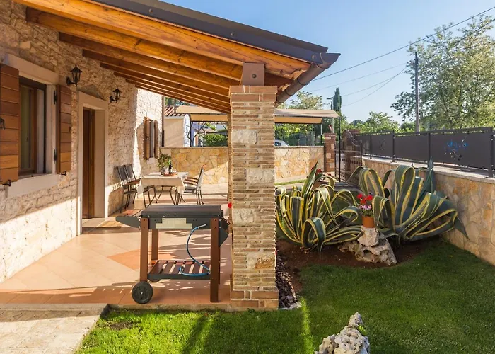 With Parking Space Tar, Porec - 13245 Appartement *