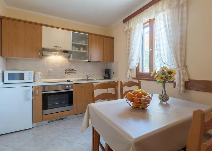 With Parking Space Tar, Porec - 13245 Appartement *
