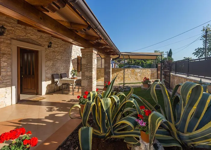 With Parking Space Tar, Porec - 13245 Tar-Vabriga